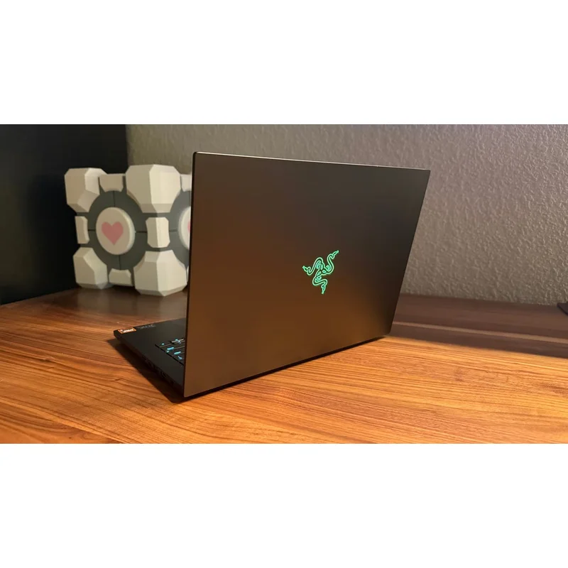 Razer Blade 14 (2024) - Thumbnail 2